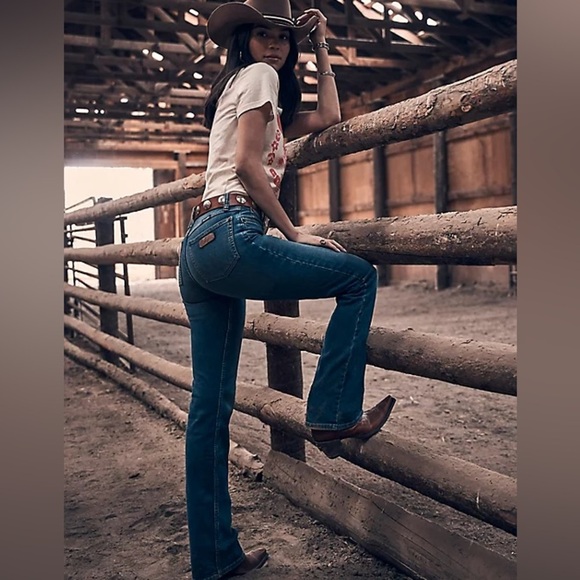 WRANGLER RETRO® MAE MID RISE BOOTCUT WESTERN JEAN SIZE 35x34 - Picture 7 of 10